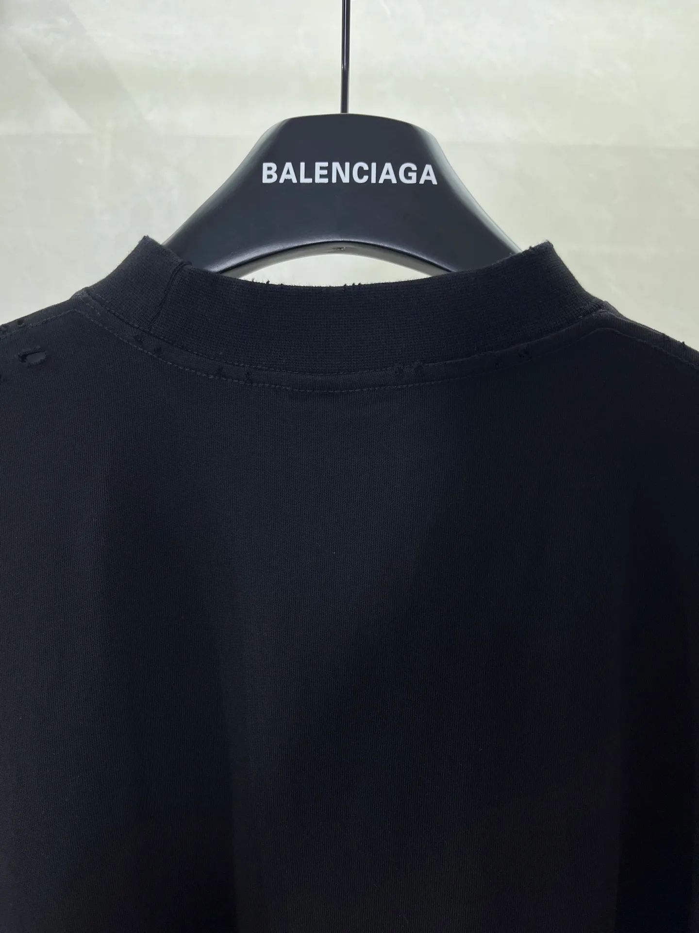 P115💰 -BALENCIAGA- 、 300 . Retro 、 、 、 not been done 、 ，Retro ， 15s ; 32s 。 、Breathable 、 Wear-Resistant ， 。Retro ， Retro ， ， 。 ， ， ， 。 notbeen done ， ， ， 。 ， 、 ， ， 。 ， ， ， 、 。 。 ， 。 oversize ，oversize ， ， ， 、 、 ， 。 ， ， 。 :Black Sizes:XS-L